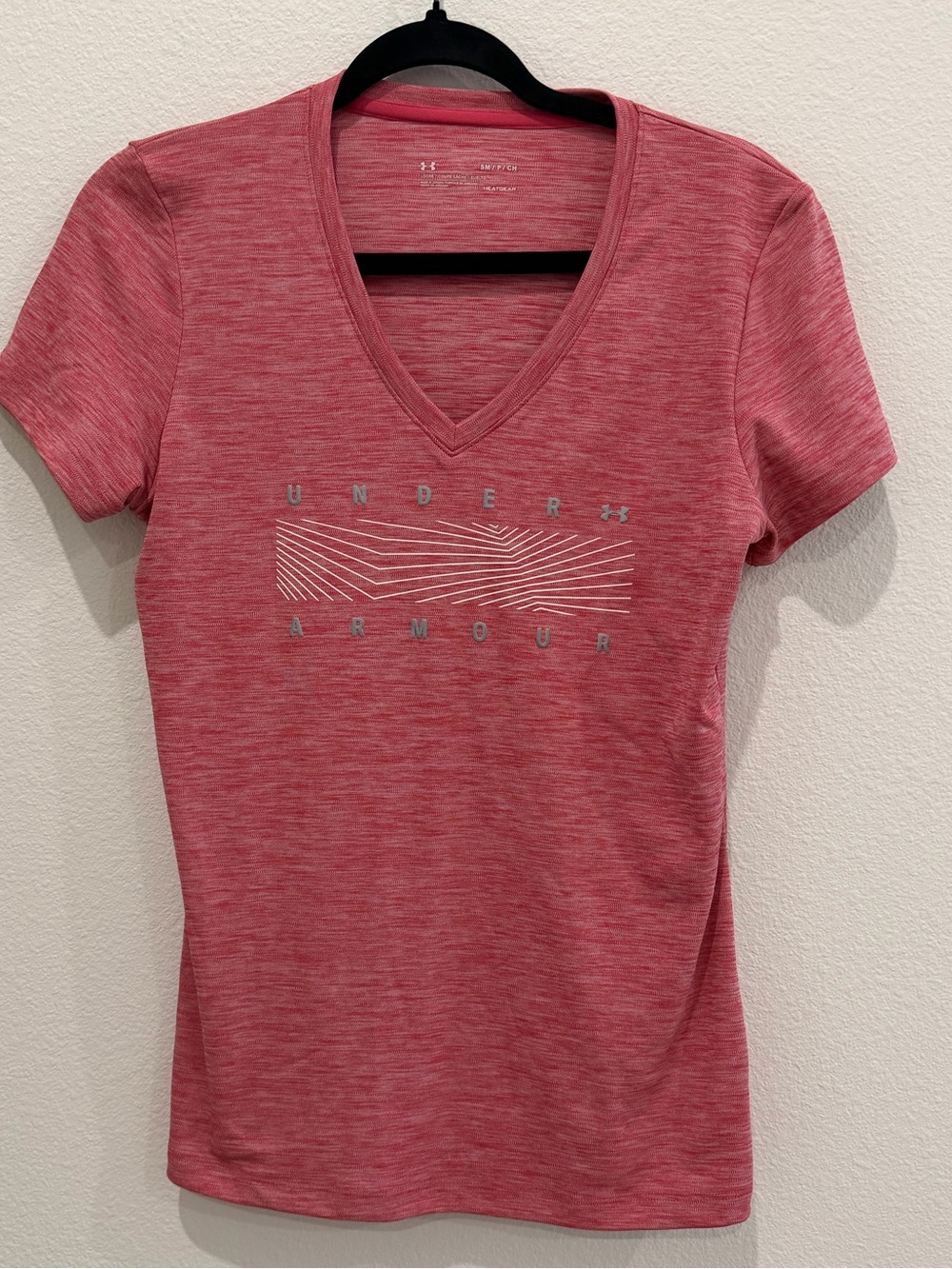 Under Armour Women's Heathered Rose V-Neck Performance Tee, size small
